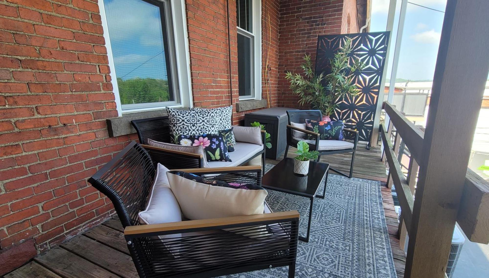 Spacious Luxury Apt In Historic Downtown - Oh Amish Country Millersburg Ngoại thất bức ảnh