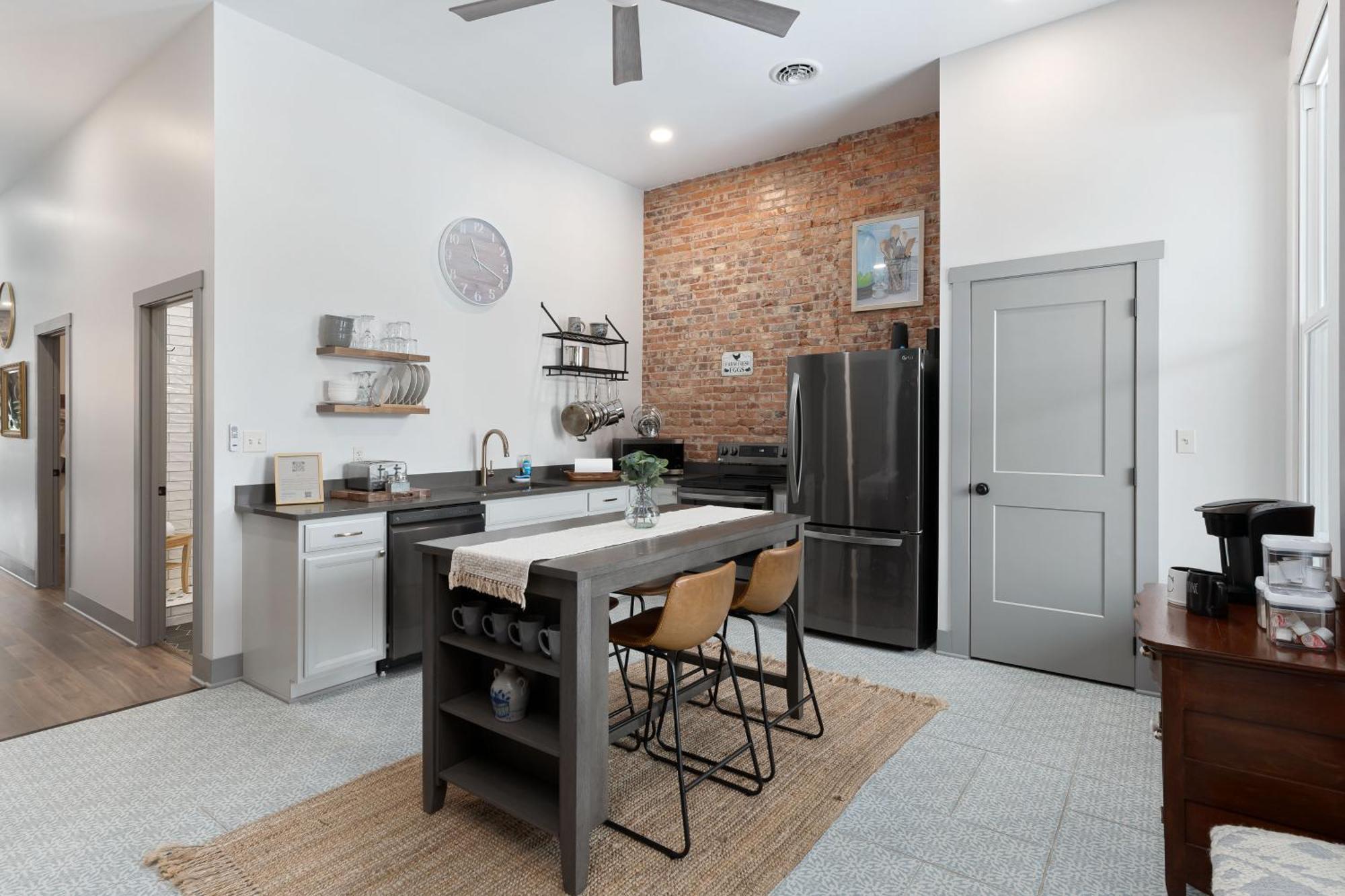 Spacious Luxury Apt In Historic Downtown - Oh Amish Country Millersburg Ngoại thất bức ảnh