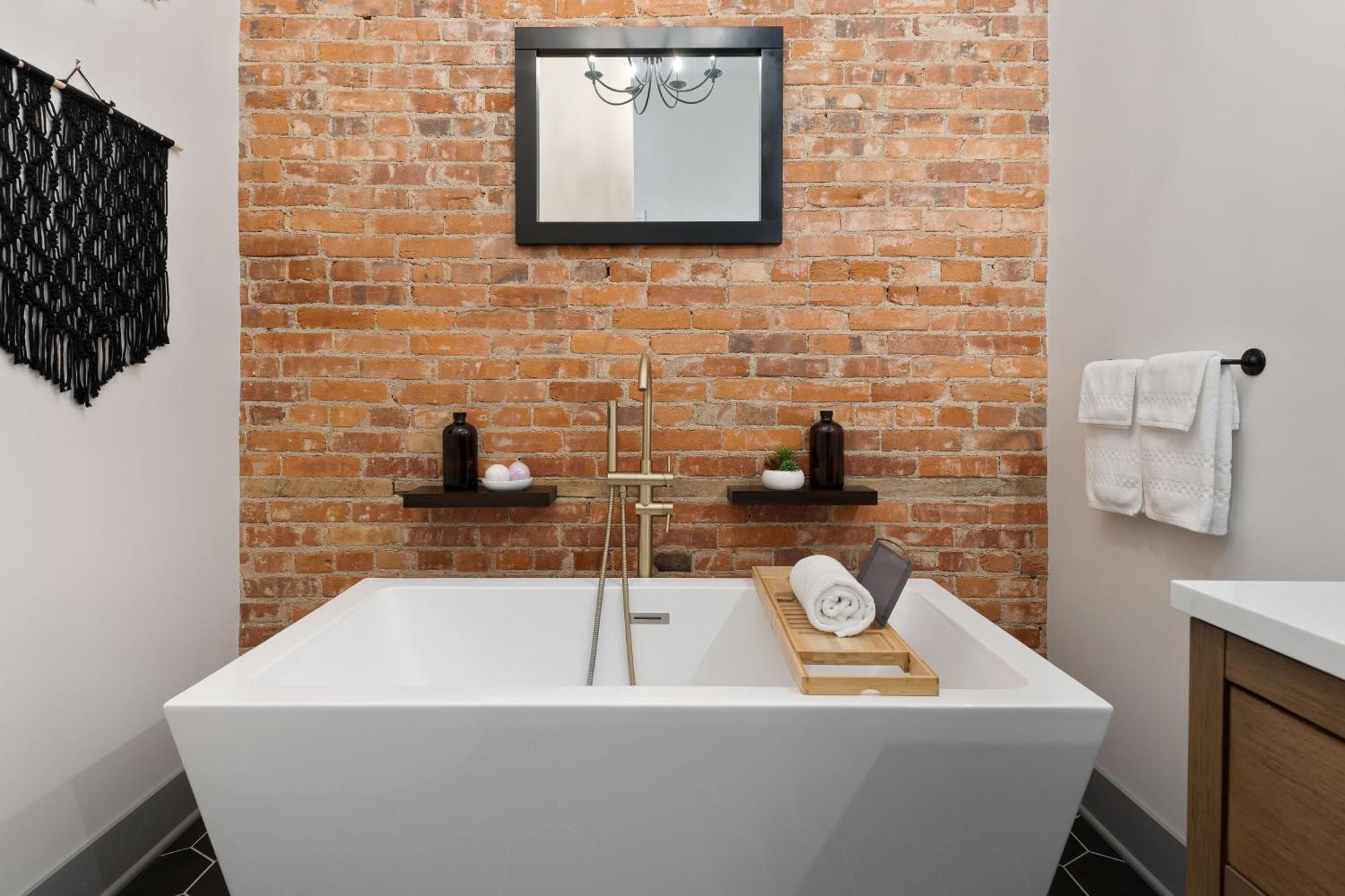 Spacious Luxury Apt In Historic Downtown - Oh Amish Country Millersburg Ngoại thất bức ảnh