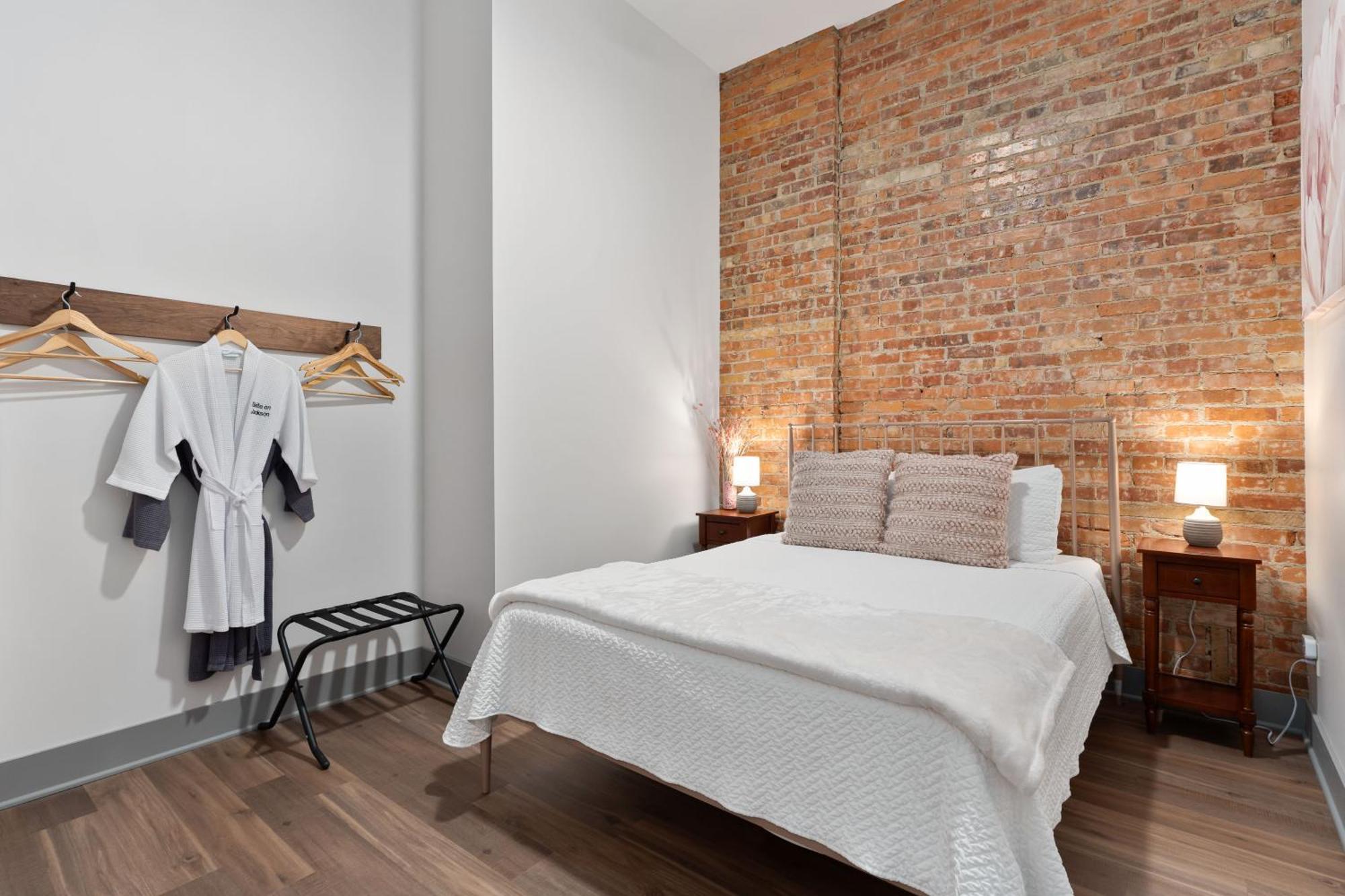 Spacious Luxury Apt In Historic Downtown - Oh Amish Country Millersburg Ngoại thất bức ảnh